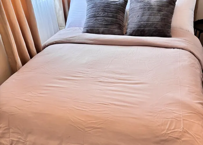 Casa Lyra Staycation Trees Residences Aparthotel