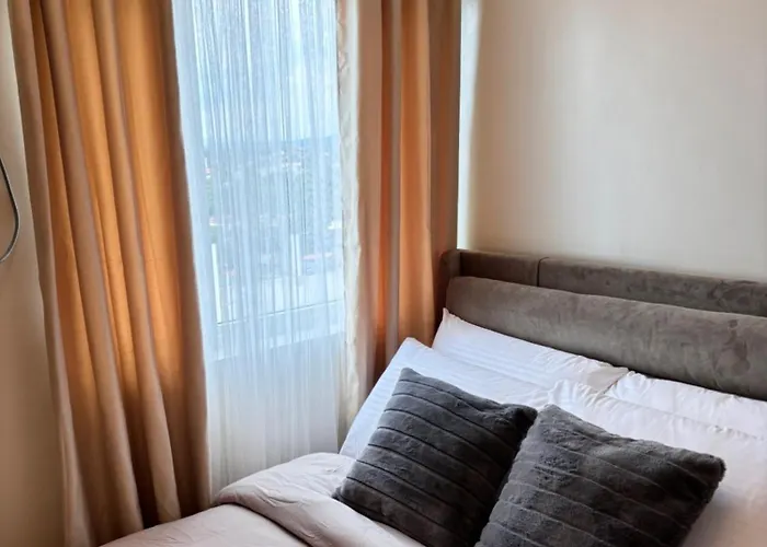 Aparthotel Casa Lyra Staycation Trees Residences