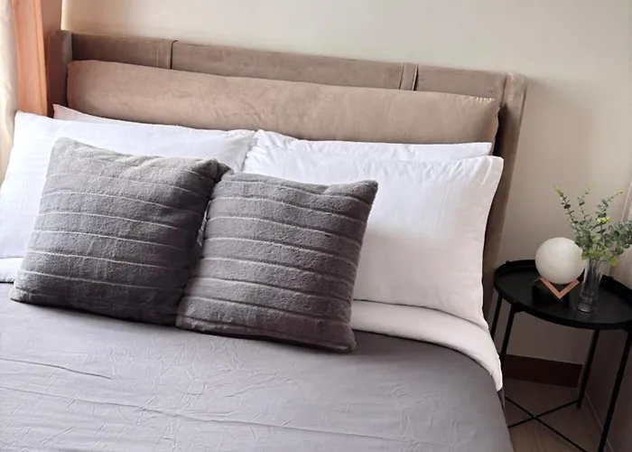 Casa Lyra Staycation Trees Residences * Manila
