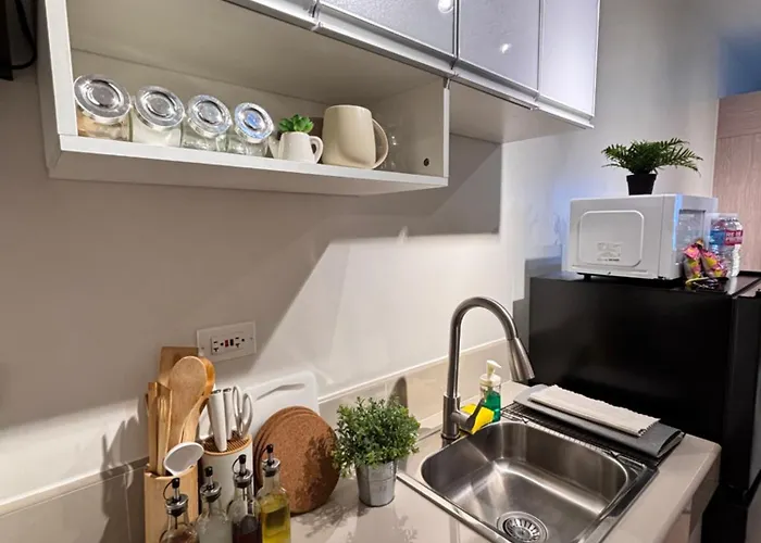 Casa Lyra Staycation Trees Residences Aparthotel